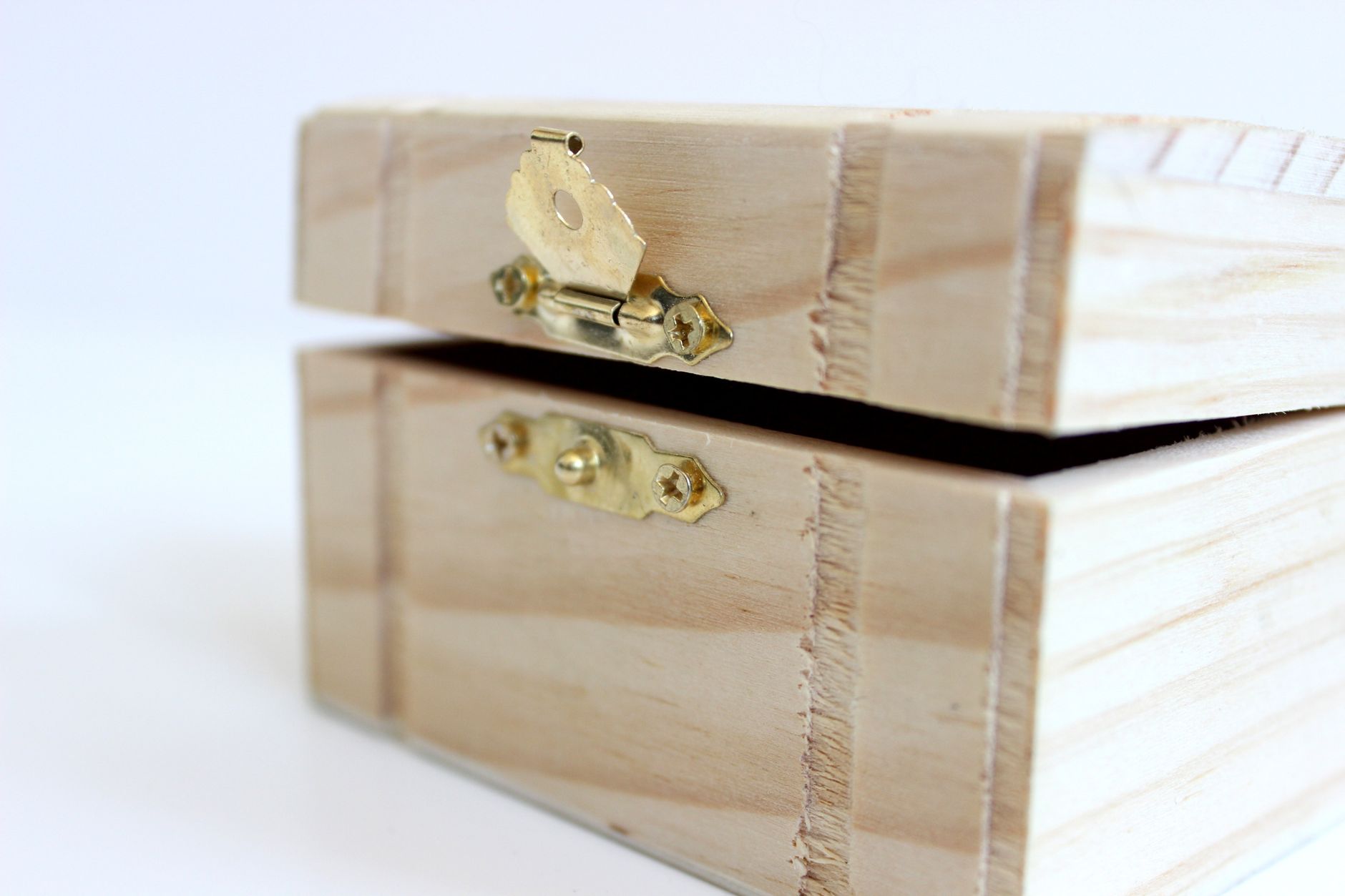 Coffret bois à loqueteau